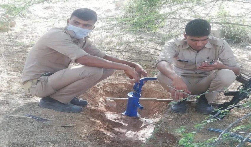 wine in handpump in jhansi