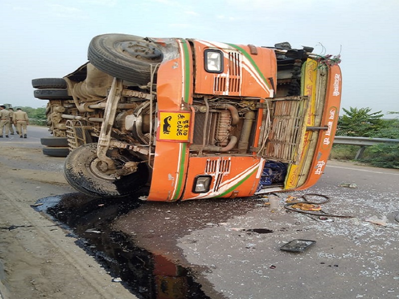 11 injured due to overturning of roadways bus of migrant laborers in Hamirpur