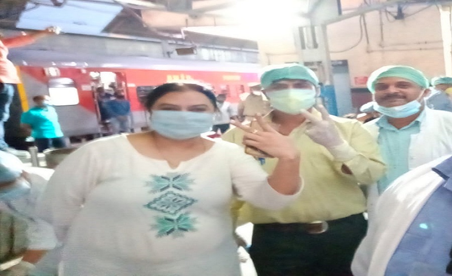 Safe delivery made on the platform, family said - Kavita will be daughter's name