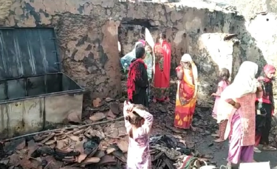 Severe fire in Chitrakoot woman burnt to death, 47 houses washed away - 12 hours later