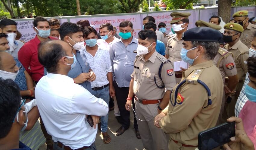 BSP leader fires bullets in Kanpur in broad daylight incident outside SP leader's house