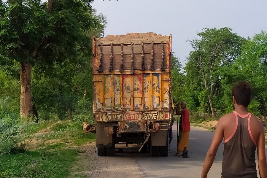 Overloading is undermining the credibility of government in Banda, illegal recovery from mines to roads