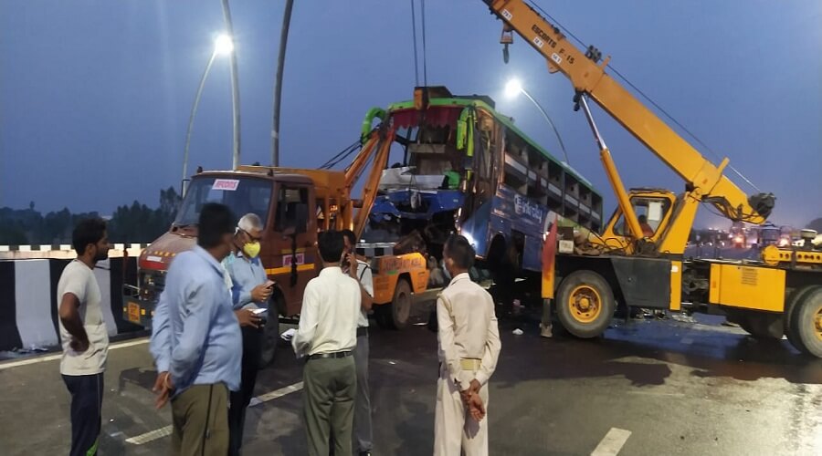 Bus overturns in Kannauj and Bilhaur more than 30 laborers of Bihar injured