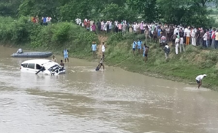 Railway engineer dies after uncontrolled car overturns on Lucknow-Ayodhya National Highway