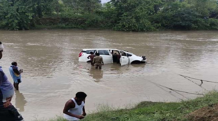 Railway engineer dies after uncontrolled car overturns on Lucknow-Ayodhya National Highway