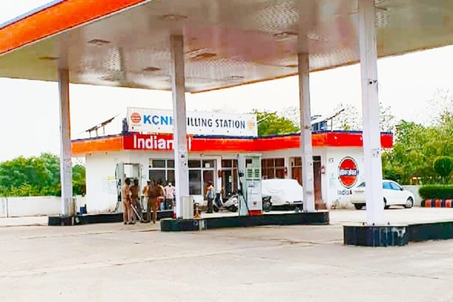 administration sealed KCNIT petrol pump without passing map in Banda