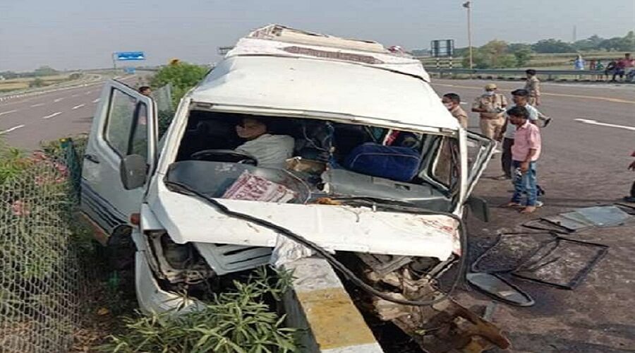 Bus overturns in Kannauj and Bilhaur more than 30 laborers of Bihar injured