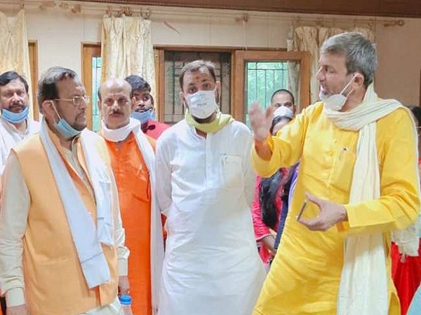Medical Education Minister Suresh Khanna inspects Banda Medical College, scolds Principal