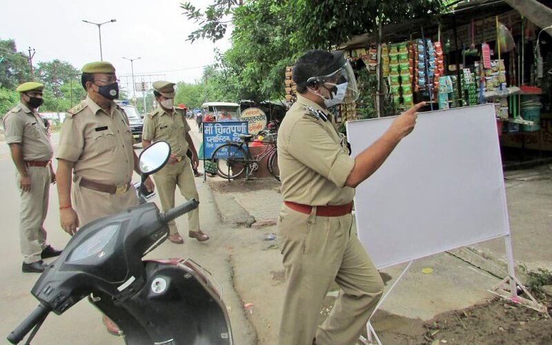 Banda DIG Deepak Kumar said, strict action against negligents in mask-social distancing