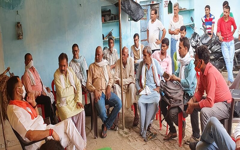 Banda Sadar MLA Prakash Dwivedi garlanding portrait of CO who was killed in attack of miscreants in Kanpur