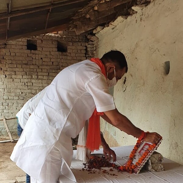 Banda Sadar MLA Prakash Dwivedi garlanding portrait of CO who was killed in attack of miscreants in Kanpur