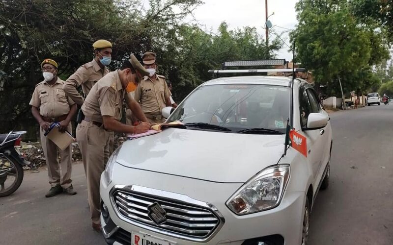 Police vigorously run mask checking campaign in Banda