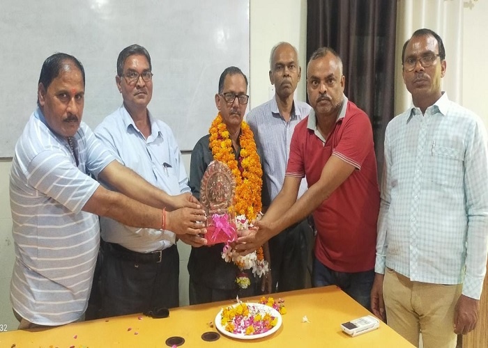 All staff farewell to retired clerk in Pt JN College