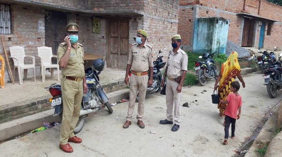 4 arrested along with brother and mother in Banda for killing lovers