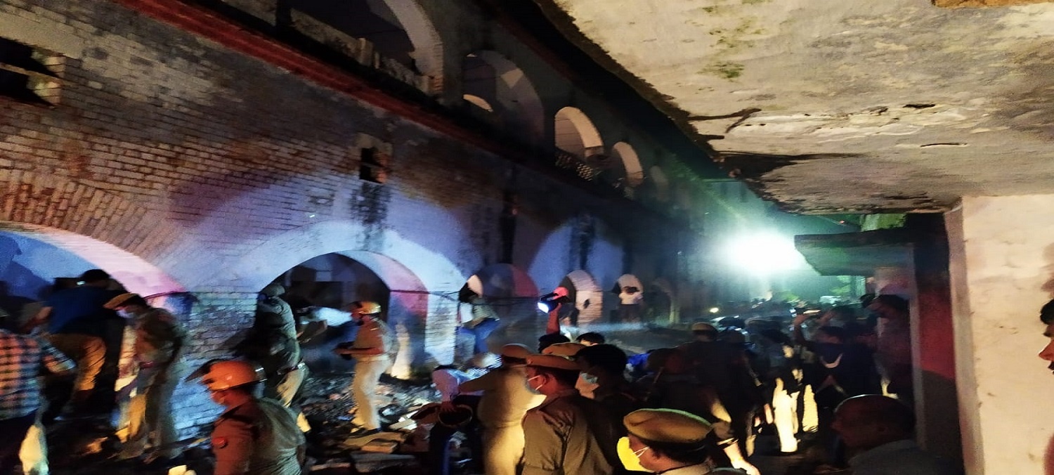 Big Breaking: Barrack roof collapses in Kanpur police line, many soldiers buried 