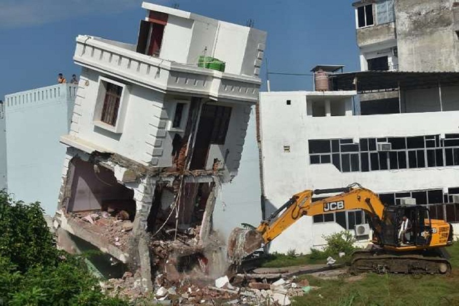 Big action in Lucknow: BSP MLA Mukhtar Ansari demolished two towers