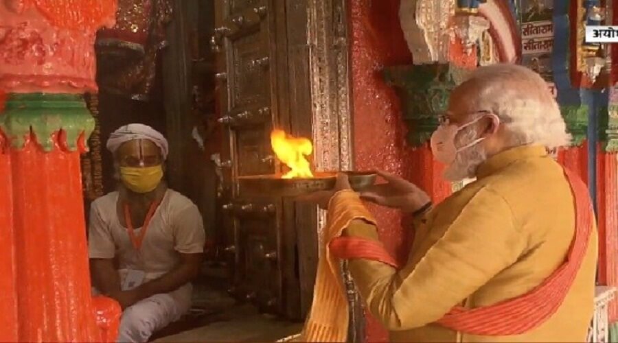 Prime Minister Narendra Modi arrives in Ayodhya to worship Shri Ram's grand temple Bhumi, worshiped in Hanuman Garhi