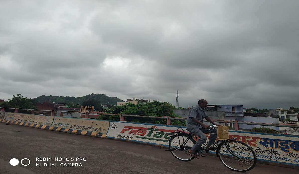 weather-department-alert-clouds-will-rain-more-in-bundelkhand-and-west