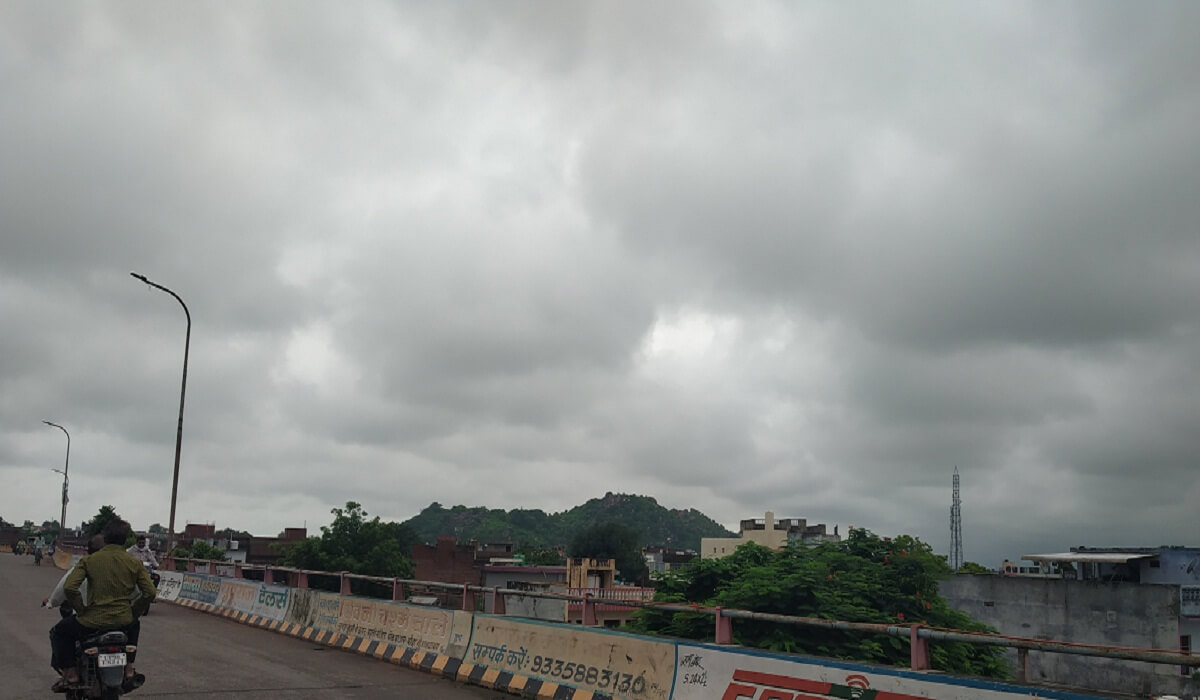 weather-department-alert-clouds-will-rain-more-in-bundelkhand-and-west