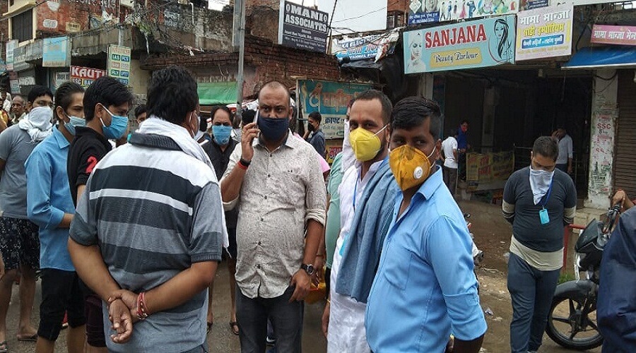 kanpur-city-drowned-in-rain-businessman-on-streets-mayor-on-tractor