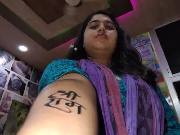 An example of unity, a Muslim woman got Jai Sri Ram's tattoo on hand