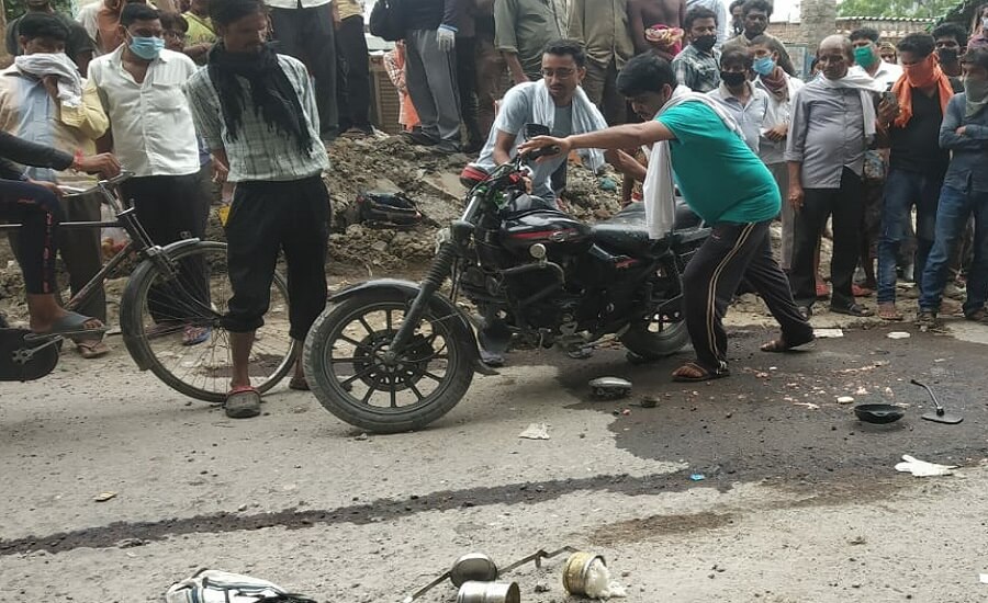 Accident in Chakeri, Kanpur, truck crushed two bike riders, both dead