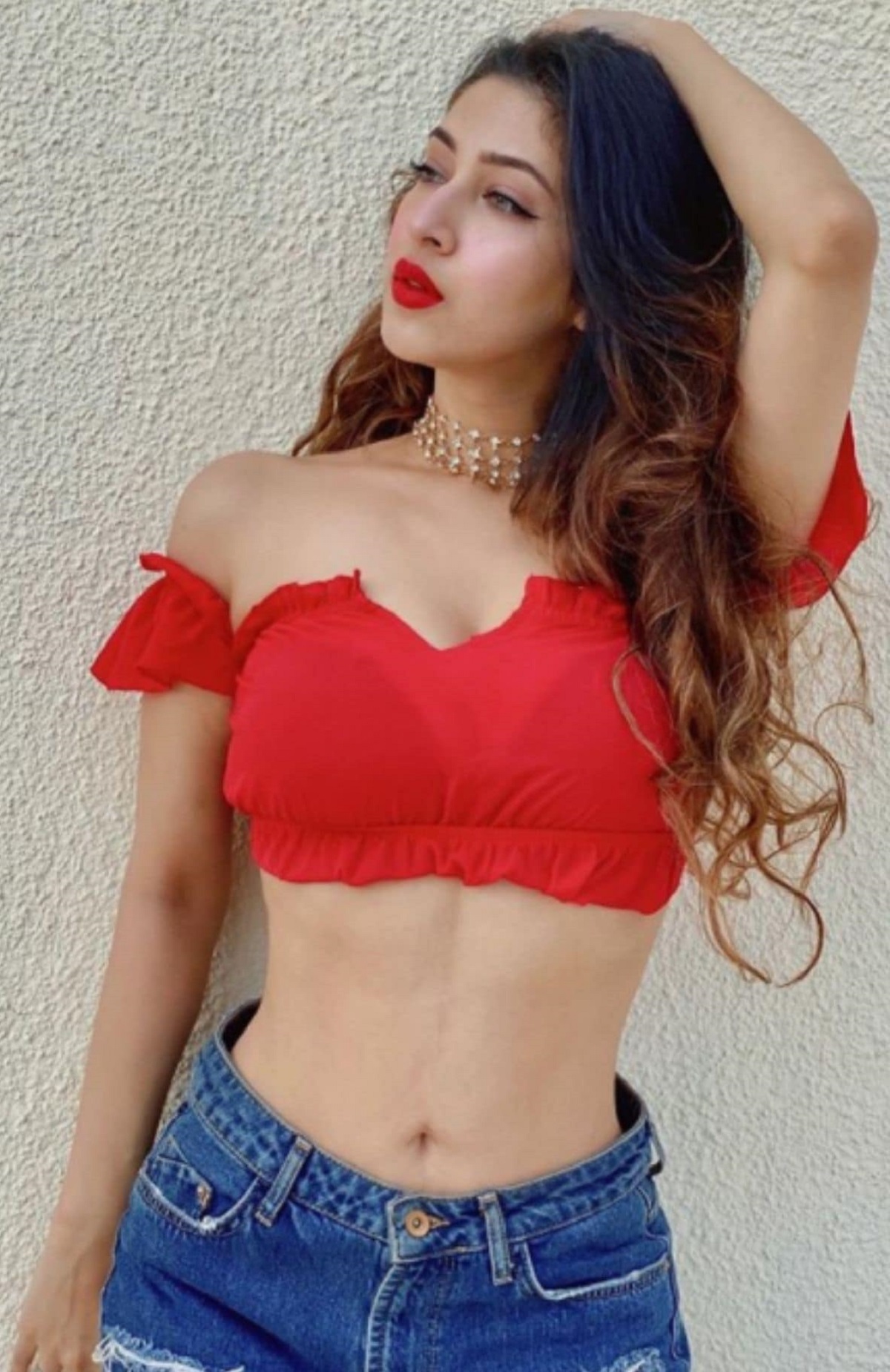 BollyWood: User comments on actress Sonarika's loose jeans 