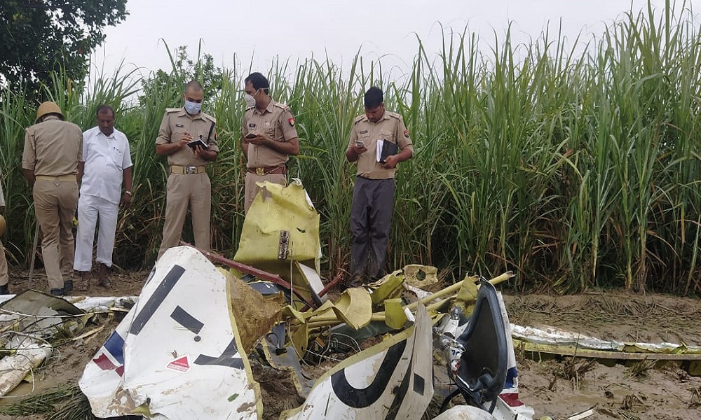 Aircraft fell in a field in Azamgarh, pilot died on spot