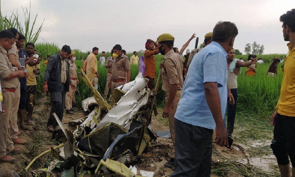 Aircraft fell in a field in Azamgarh, pilot died on spot