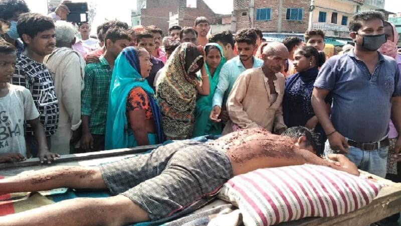 Big news of UP: 4 police personnel including ASP injured in stone pelting of angry mob