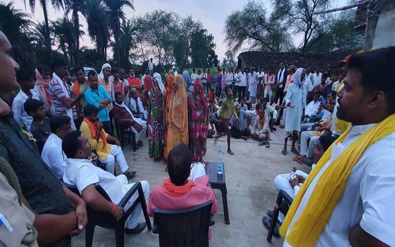 MLA Prakash Dwivedi listened to the problems along with the release of roads in Banda