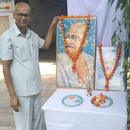 in Banda Father of  Nation Mahatma Gandhi and former Prime Minister Shastri remembered on Jayanti 