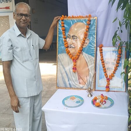 in Banda Father of  Nation Mahatma Gandhi and former Prime Minister Shastri remembered on Jayanti