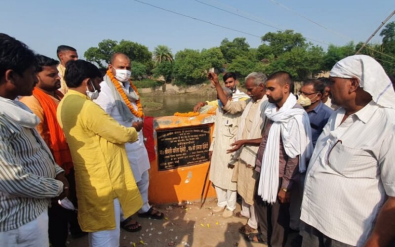 Sadar MLA Prakash Dwivedi inaugurated roads for second consecutive day in Banda