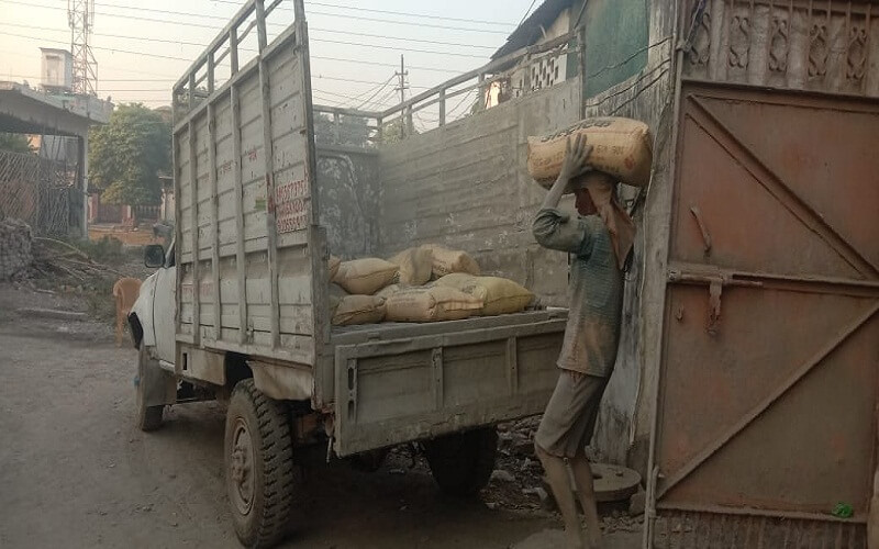 Kanpur : Fake cement factory in shabby house behind police station 3 arrested