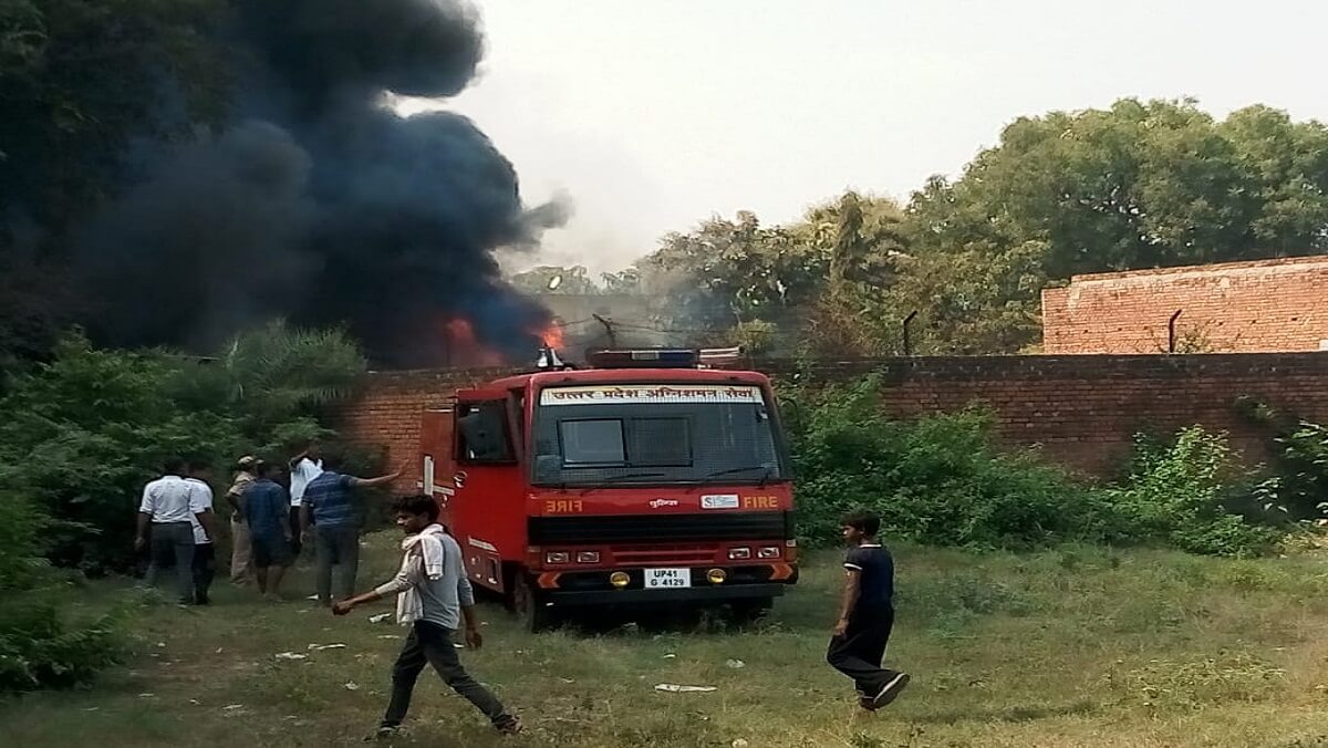 Kanpur : Flames in paint factory, people in panic due to flames