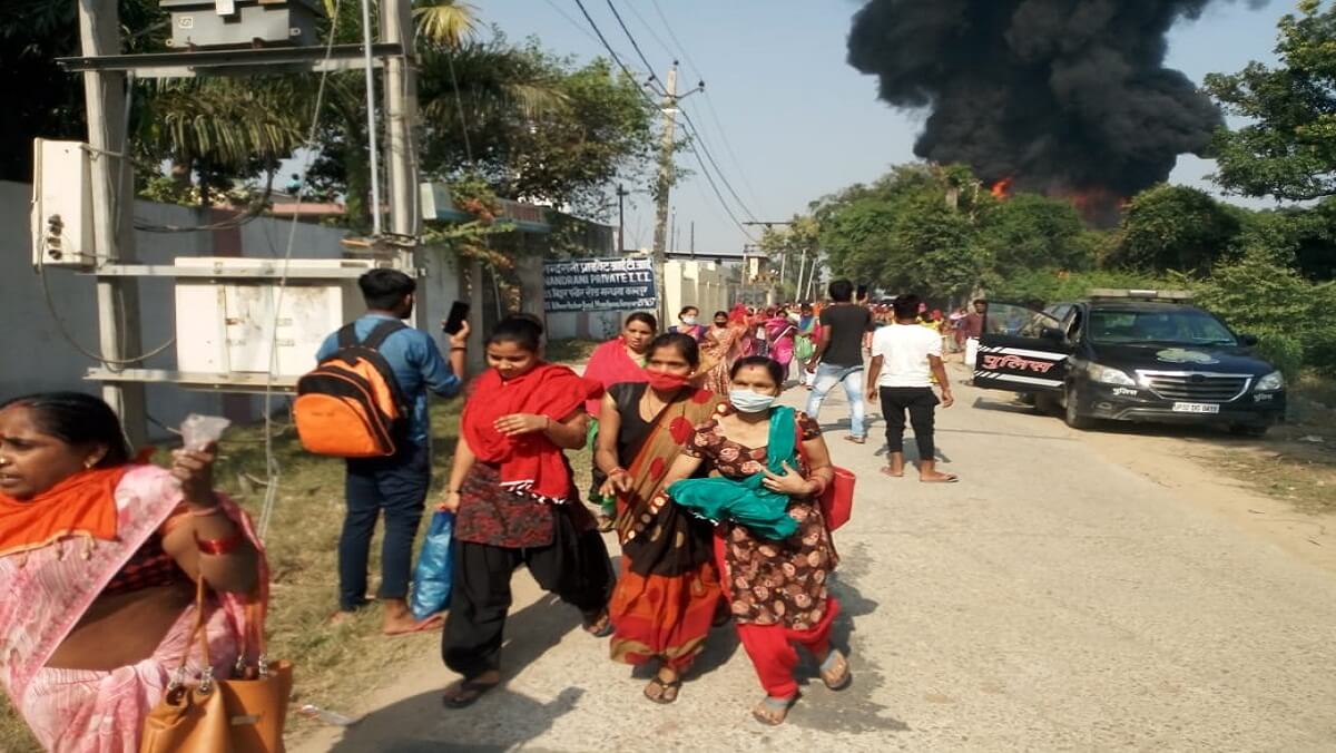 Kanpur : Flames in paint factory, people in panic due to flames