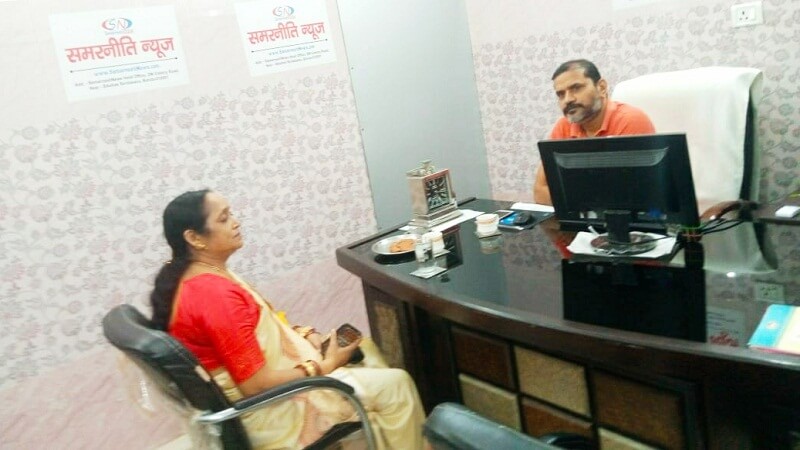 Ladies Commission Member Prabha Gupta reached Samarniti office