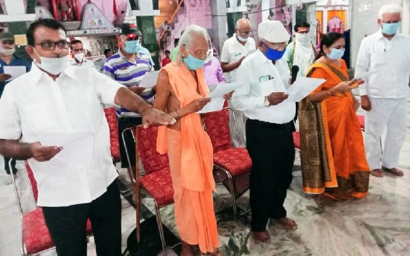 Pledge administered to temple trust officials in Banda 