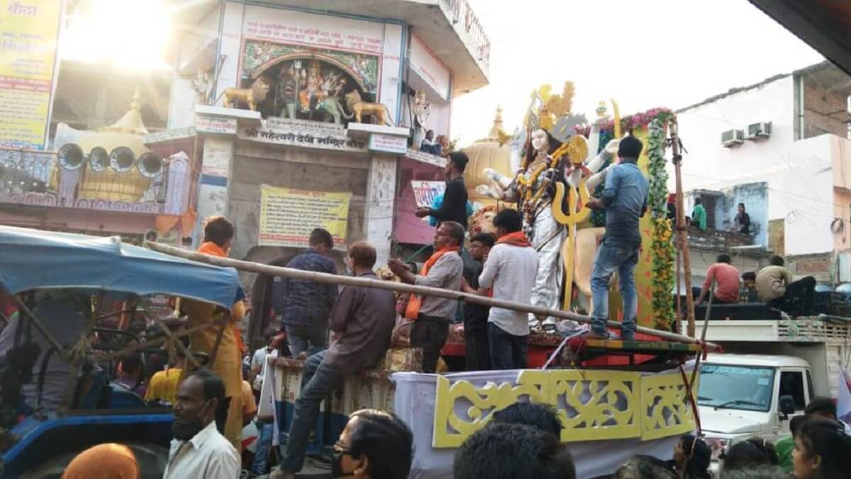 immersion-of-durga-idols-in-banda-amidst-pomp