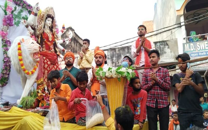 immersion-of-durga-idols-in-banda-amidst-pomp