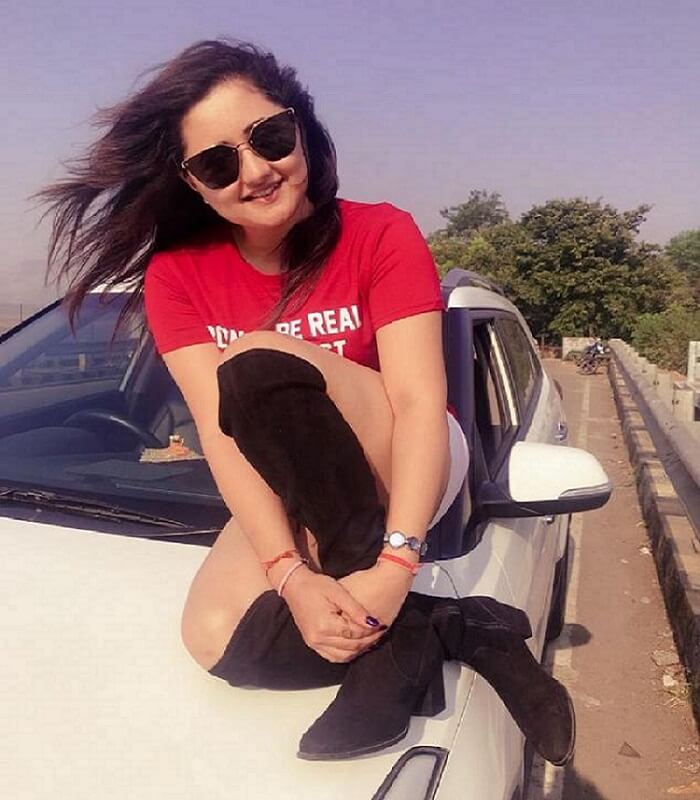 bold-photos-of-actress-rashmi-desai-increase-the-temperature-of-fans