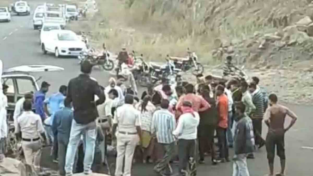 In Indore (mp) woman taking a selfie fell into an 800-foot deep ditch, body was barely found 