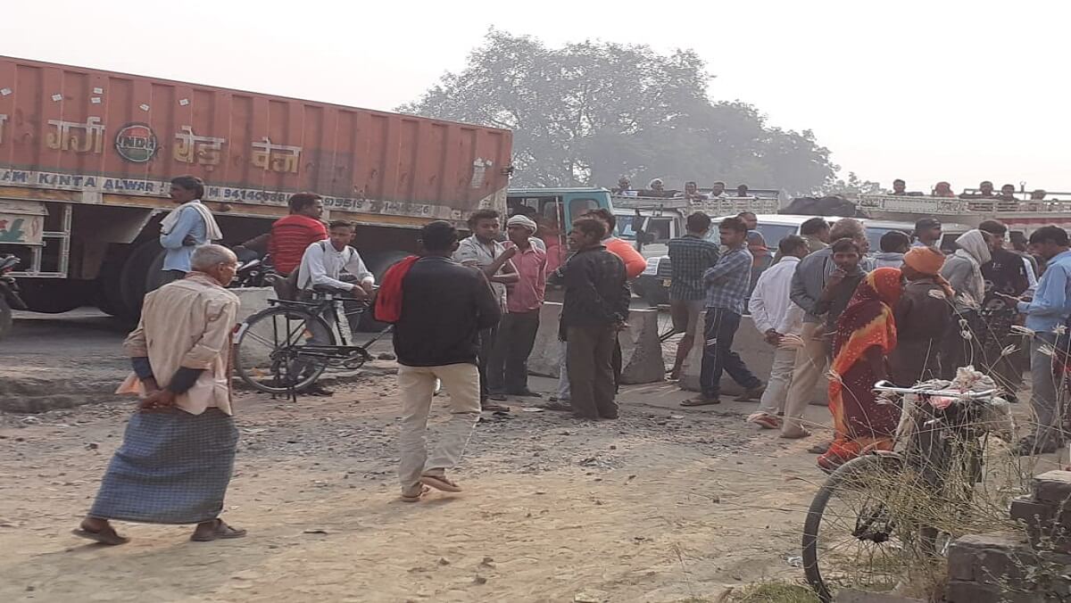 Breaking News : truck crushed a cyclist on Kanpur-Prayagraj highway