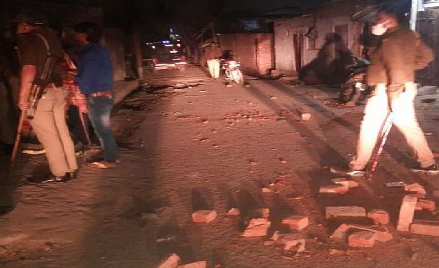 Communal tension in Kanpur, youth killed in fighting and stone pelting on two sides