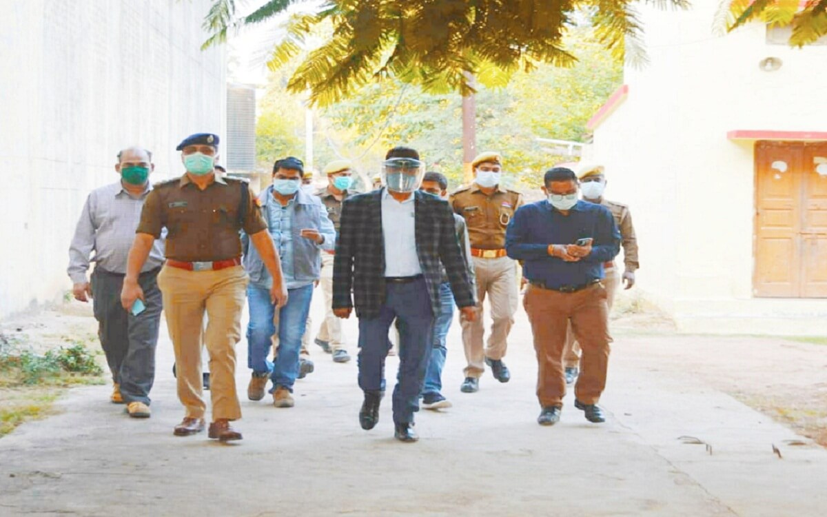 Banda DM rebukes jail officials, detainees had this objectionable item