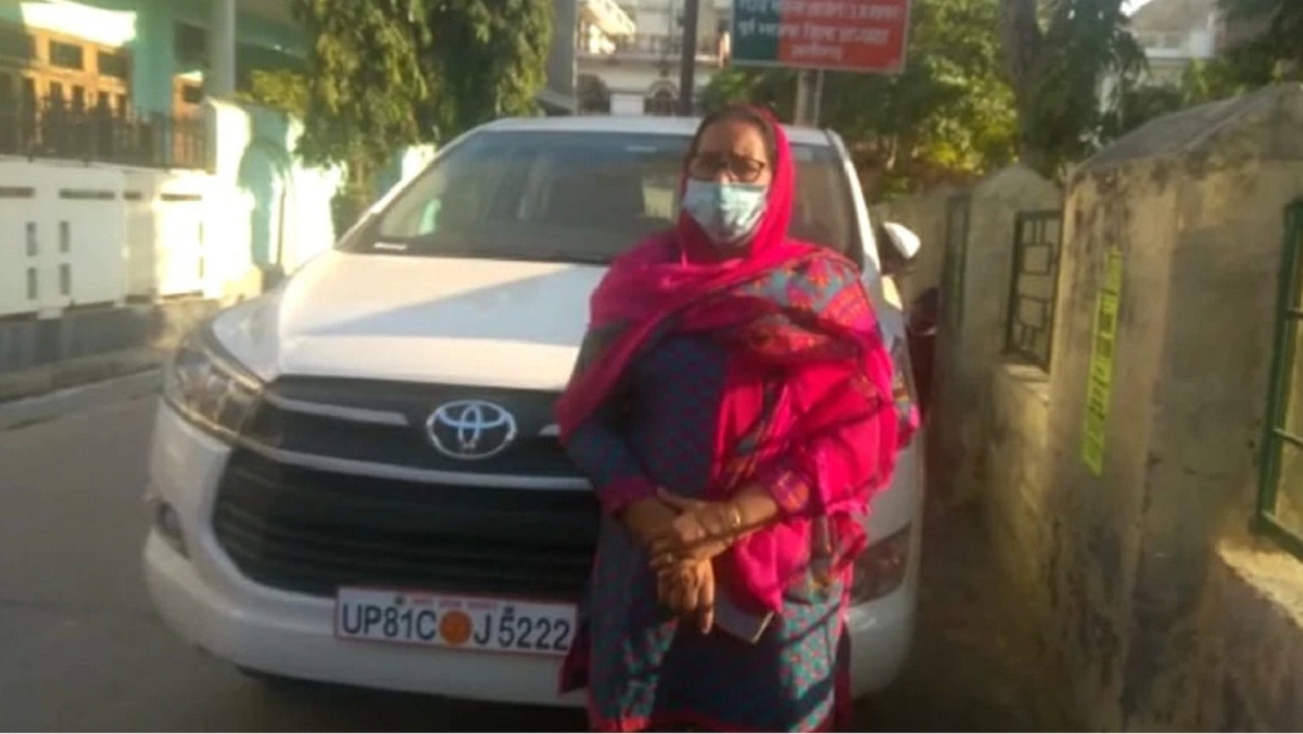 In Aligarh Female BJP leader's car wheel stolen, car parked on bricks