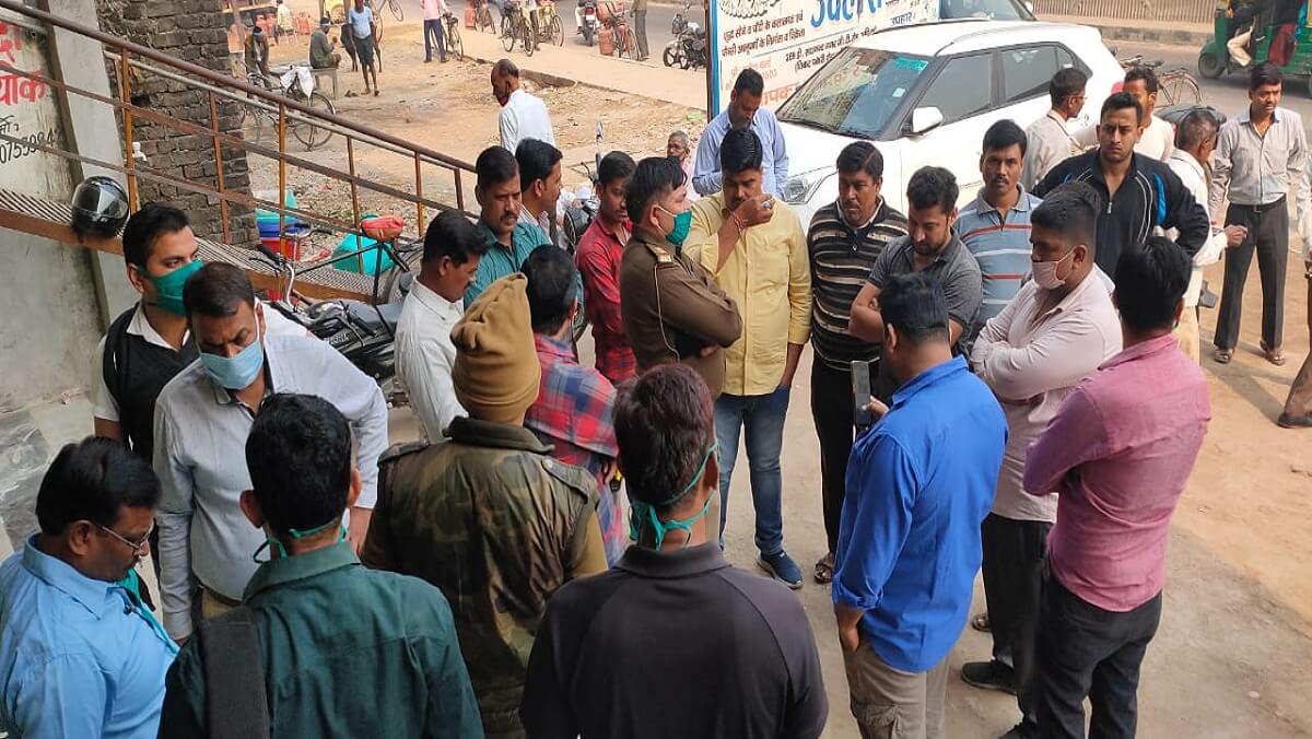 Lakhs of goods crossed grocery store of Kanpur