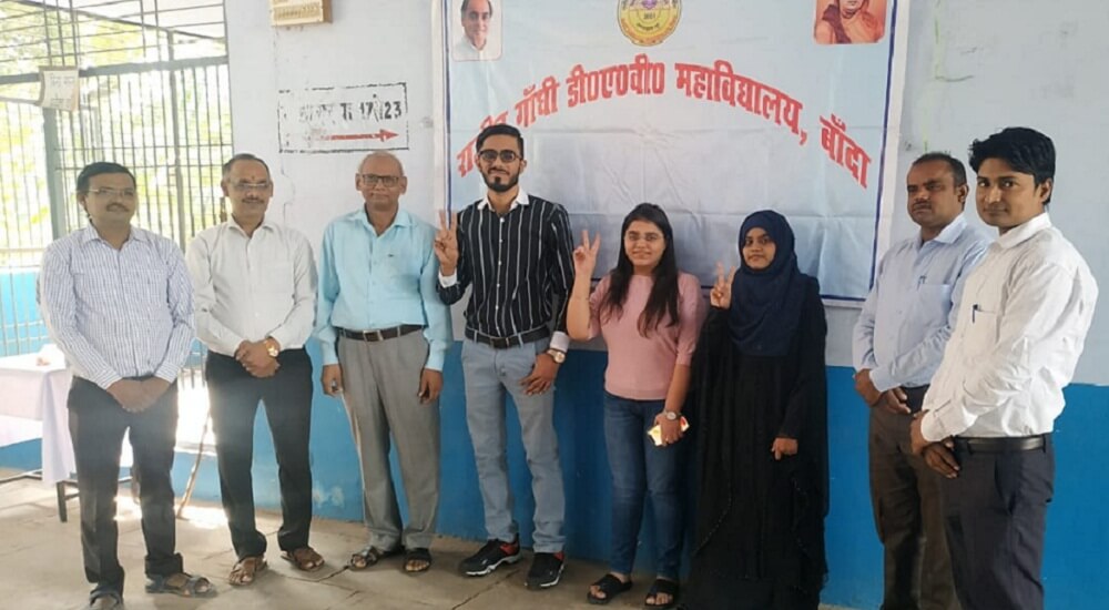 Mohit, a student of Banda DAV College, shone as a star in Bundelkhand University