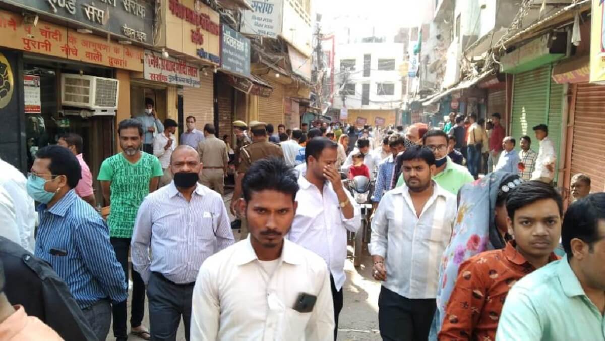 Raids on Gondi Lal and Rajaram Sarafa shops in Banda, read full news of conflagration